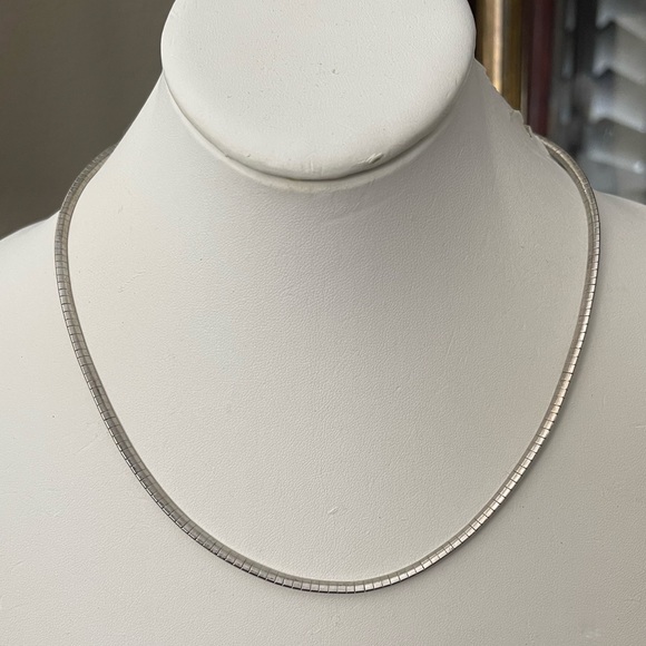 Vintage Jewelry - Silver tone flat omega chain necklace